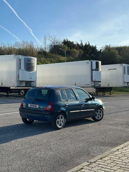 Usado Renault Clio II 2000 Sedan