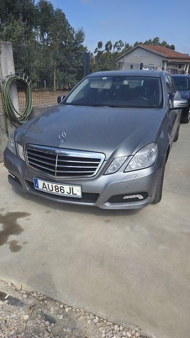 Usado 2009 Mercedes E350 Avantgarde Sedan | € 12.000 - Imagem 1/4