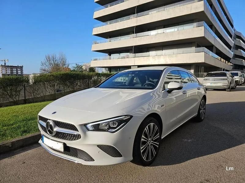 Branco Usado 2020 Mercedes CLA250e Shooting Brake Progressive Carrinha | € 30.000 (Preço justo) - Imagem 1/4