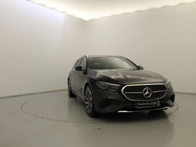 Cinzento graphite Usado 2024 Mercedes E300 Avantgarde Carrinha | € 73.990 - Imagem 1/4