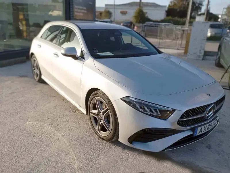 Prata iridium Usado 2023 Mercedes A200 AMG Citadino | € 34.450 (Caro) - Imagem 1/4