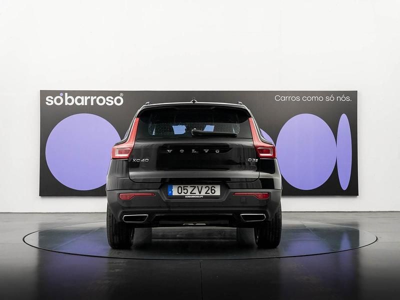 Preto Usado 2020 Volvo XC40 R-Design SUV | € 27.990 (Preço justo) - Imagem 1/1