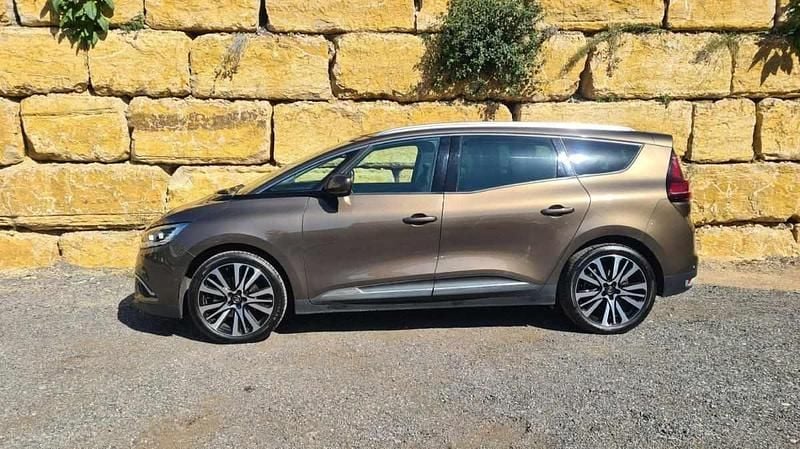 Usado Renault Grand Scénic IV Initiale Paris 110 HP (80 kW) 2018 Castanho Monovolume