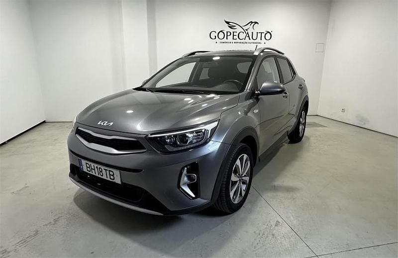 Cinzento Usado 2024 Kia Stonic SUV | € 18.490 (Preço justo) - Imagem 1/4