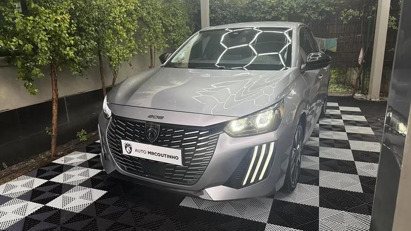 Usado Peugeot 208 Allure 110 HP (80 kW) 2024 Cinza Citadino