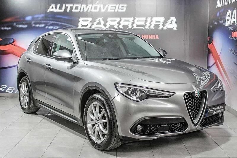Cinza Usado 2017 Alfa Romeo Stelvio Super SUV | € 24.500 (Preço justo) - Imagem 1/4