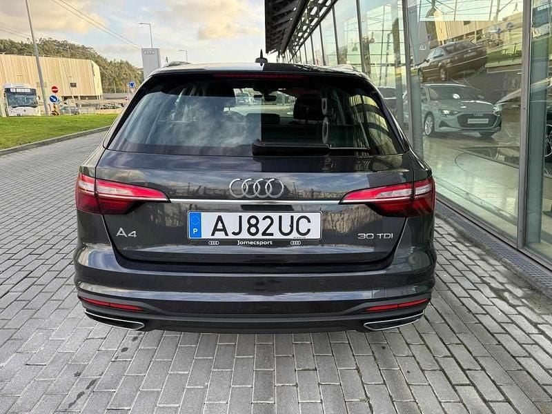 Usado Audi A4 136 HP (100 kW) 2021 Cinzento Carrinha