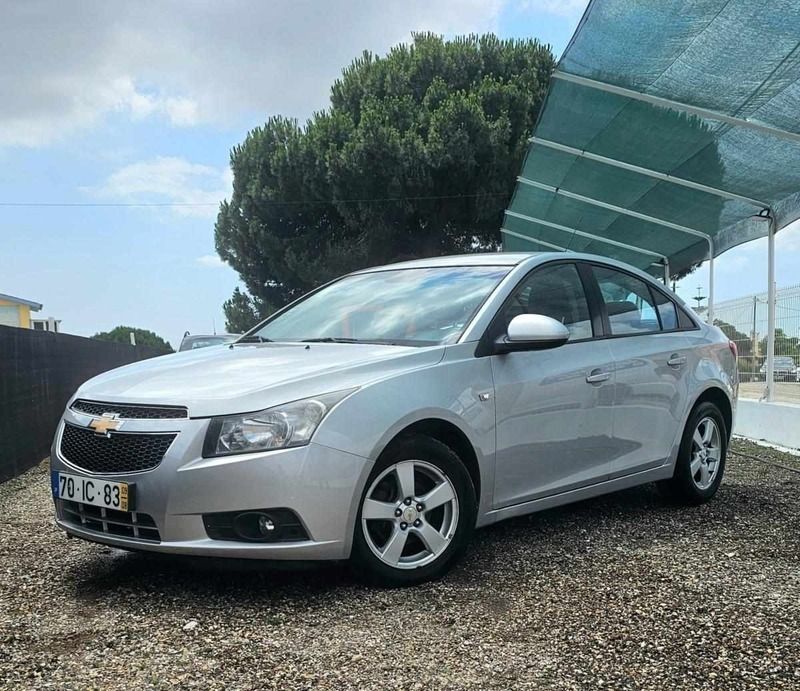 Cinzento Usado 2009 Chevrolet Cruze Sedan | € 5.490 (Bom preço) - Imagem 1/4