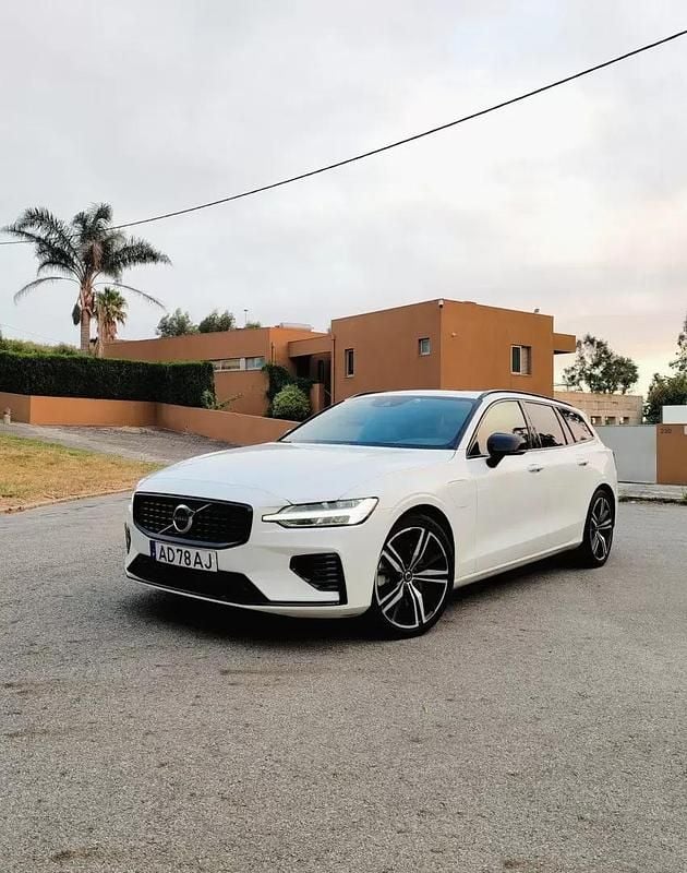 Branco Usado 2020 Volvo V60 R-Design Carrinha | € 32.750 (Preço elevado) - Imagem 1/4