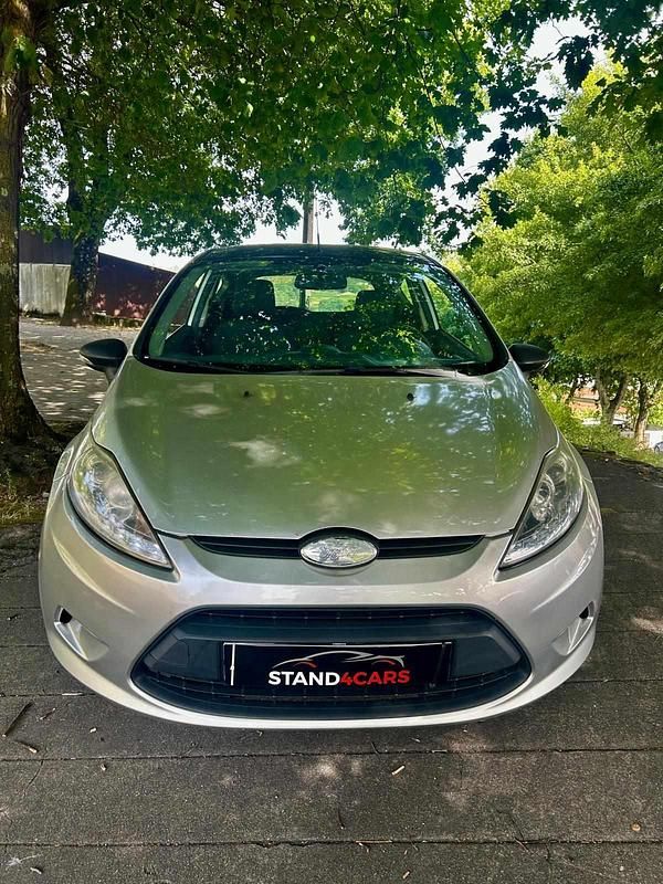 Cinzento Usado 2011 Ford Fiesta Citadino | € 6.750 (Preço justo) - Imagem 1/4