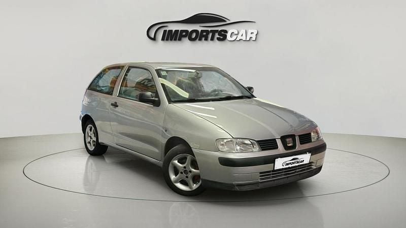 Cinzento Usado 2001 Seat Ibiza | € 2.999 (Preço justo) - Imagem 1/4