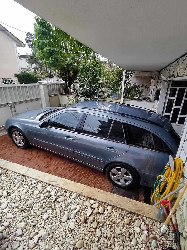 Cinzento Usado 2004 Mercedes E220 Carrinha | € 6.000 (Super Preço) - Imagem 1/4