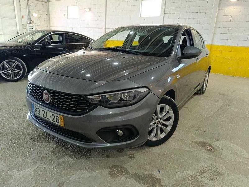 Cinzento Usado 2019 Fiat Tipo | € 11.290 (Preço justo) - Imagem 1/4