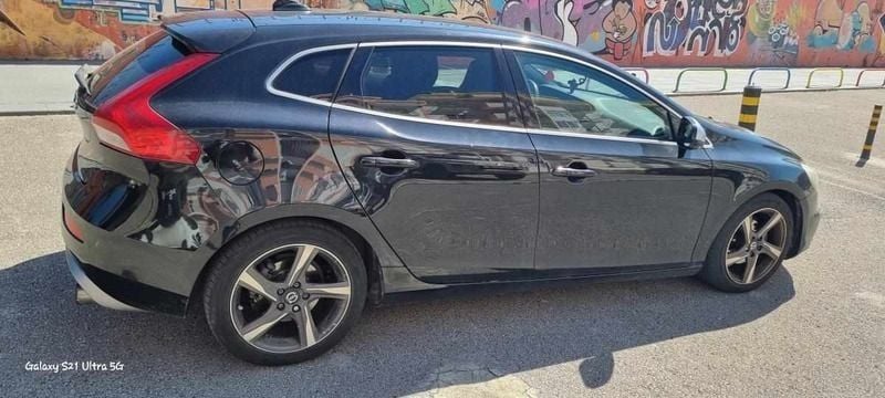 Preto Usado 2013 Volvo V40 Carrinha | € 10.500 (Preço justo) - Imagem 1/4