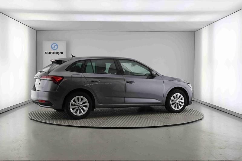 Usado Skoda Scala Selection 116 HP (85 kW) 2025 Cinzento Citadino