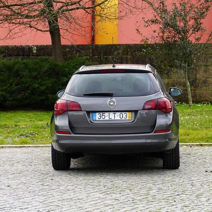 Usado Opel Astra Cosmo 125 HP (91 kW) 2011 Sedan