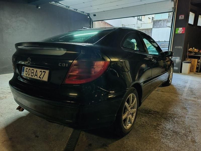 Usado Mercedes C220 150 HP (110 kW) 2005 Coupé