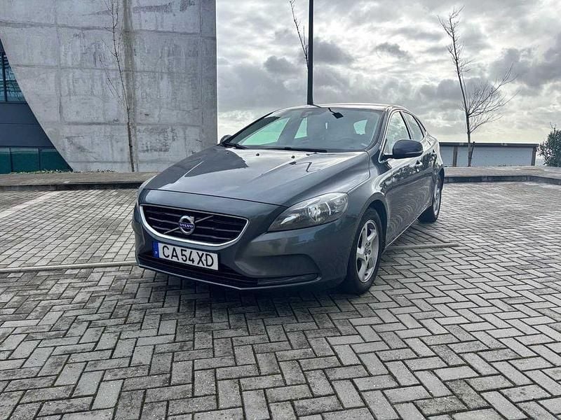 Usado 2013 Volvo V40 Momentum Sedan | € 10.750 (Preço justo) - Imagem 1/4