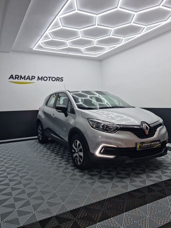 Usado Renault Captur Zen 90 HP (66 kW) 2019 Cinza SUV
