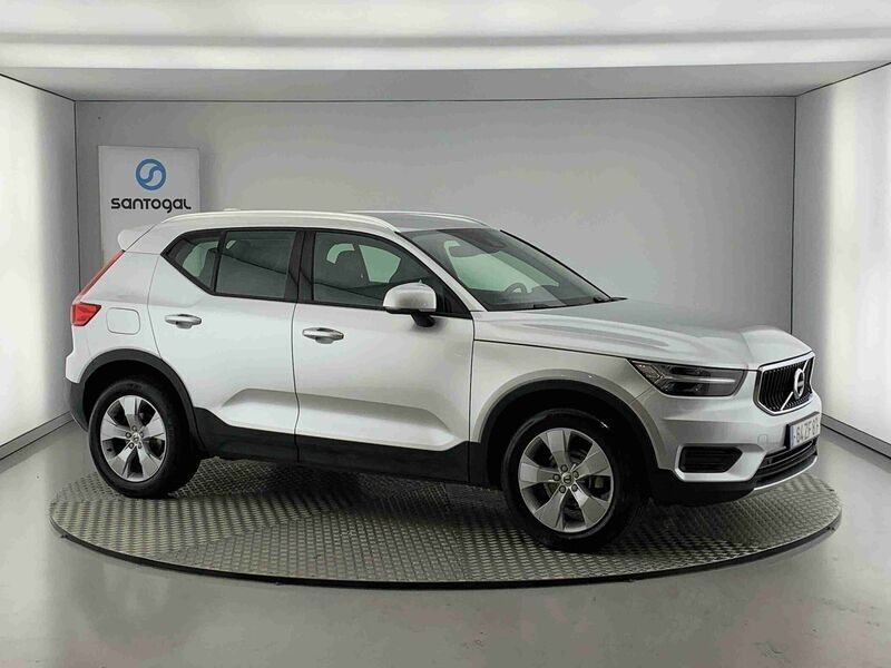 Cinzento Usado 2019 Volvo XC40 Momentum SUV | € 27.490 (Preço justo) - Imagem 1/4