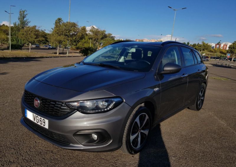Cinzento Usado 2018 Fiat Tipo Wagon Carrinha | € 10.950 (Preço justo) - Imagem 1/4