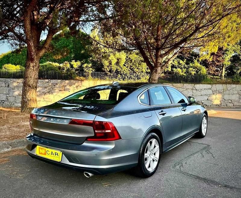 Usado Volvo S90 150 HP (110 kW) 2019 Cinzento Sedan