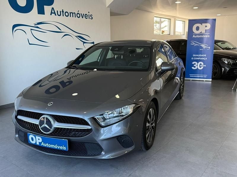 Cinza Usado 2022 Mercedes A180 Style Carrinha | € 27.450 (Bom preço) - Imagem 1/4