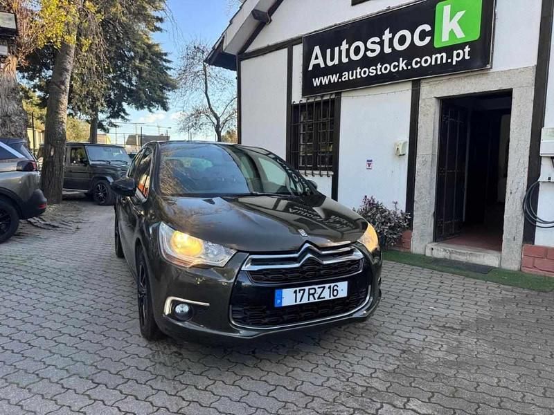 Castanho Usado 2012 Citroën DS4 So Chic Citadino | € 9.800 - Imagem 1/4