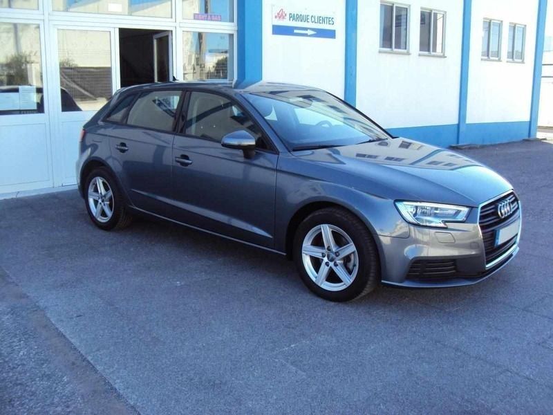 Cinzento Usado 2019 Audi A3 Sportback Business Carrinha | € 23.650 (Preço elevado) - Imagem 1/4