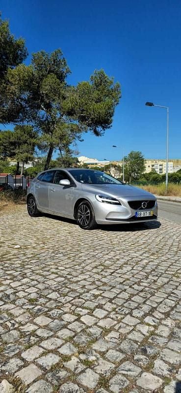 Usado Volvo V40 150 HP (110 kW) 2019 Cinzento Carrinha