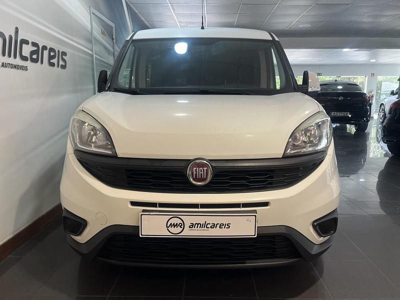 Branco Usado 2015 Fiat Doblò Monovolume | € 8.900 (Caro) - Imagem 1/4