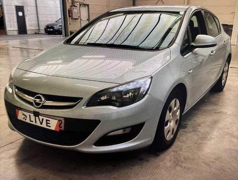 Usado 2013 Opel Astra Active Sedan | € 6.990 (Preço justo) - Imagem 1/4