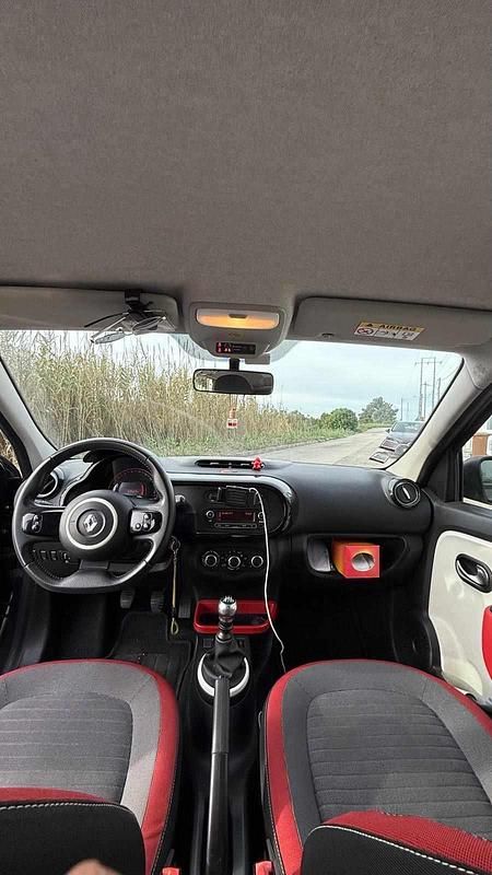 Usado Renault Twingo 90 HP (66 kW) 2015 Preto Citadino