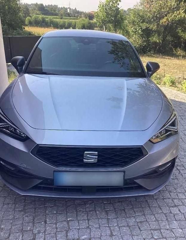 Cinzento Usado 2022 Seat Leon Citadino | € 18.500 (Preço justo) - Imagem 1/4