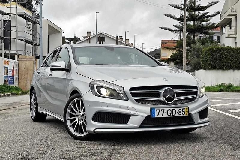 Usado Mercedes A180 109 HP (80 kW) 2015 Cinzento Citadino