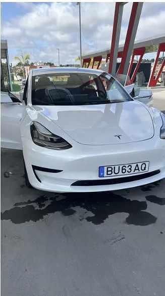 Branco Usado 2020 Tesla Model 3 Standard Range Plus Sedan | € 25.000 (Preço justo) - Imagem 1/4
