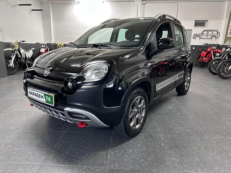 Preto Usado 2015 Fiat Panda Cross Cross Citadino | € 10.750 - Imagem 1/4