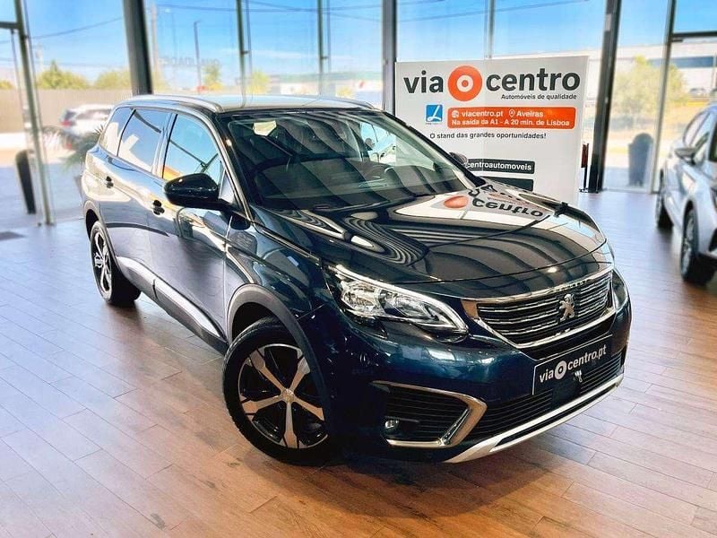 Usado Peugeot 5008 Allure 130 HP (95 kW) 2018 Azul escuro Monovolume