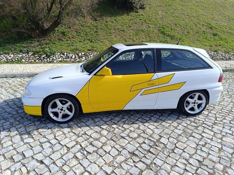 Usado Opel Astra 150 HP (110 kW) 1991