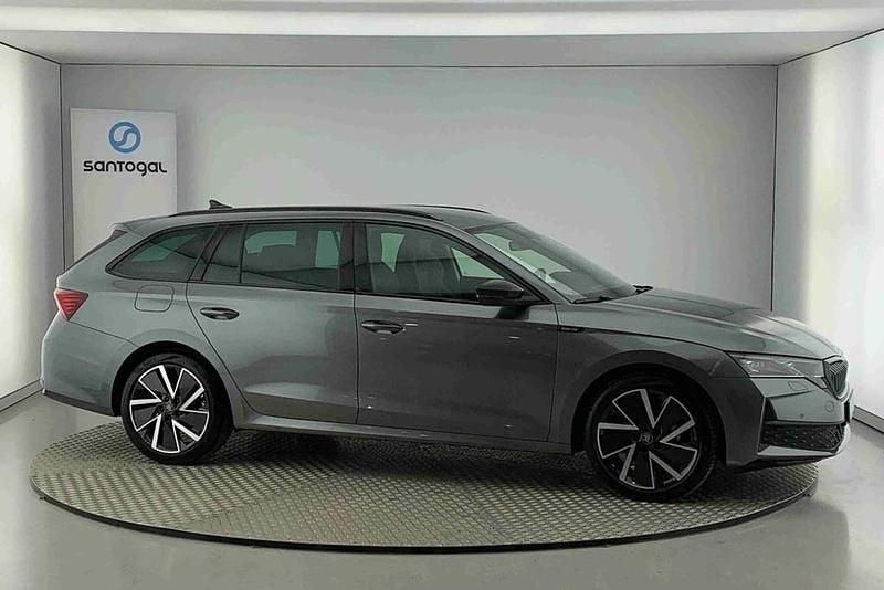 Cinzento Usado 2025 Skoda Octavia SportLine Carrinha | € 36.990 (Preço justo) - Imagem 1/4