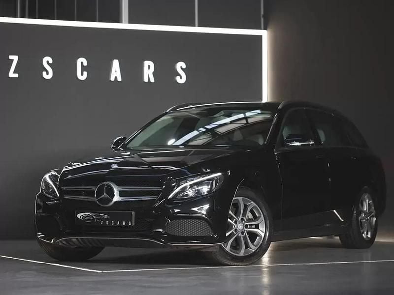 Usado Mercedes C220 Avantgarde 170 HP (125 kW) 2015 Preto Carrinha