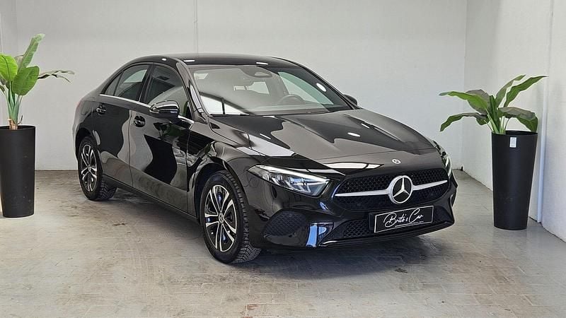 Preto Usado 2023 Mercedes A250 Progressive Sedan | € 32.490 (Preço justo) - Imagem 1/4