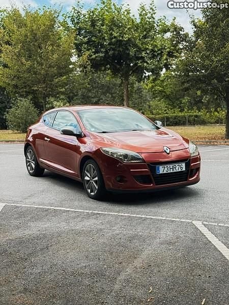 Vermelho Usado 2009 Renault Mégane Coupé Coupé | € 7.000 - Imagem 1/1