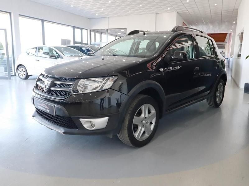 Usado Dacia Sandero Stepway 90 HP (66 kW) 2015 Preto Citadino
