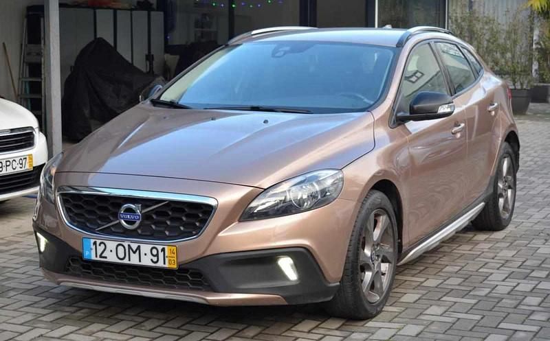 Usado Volvo V40 114 HP (83 kW) 2014 Preto Citadino