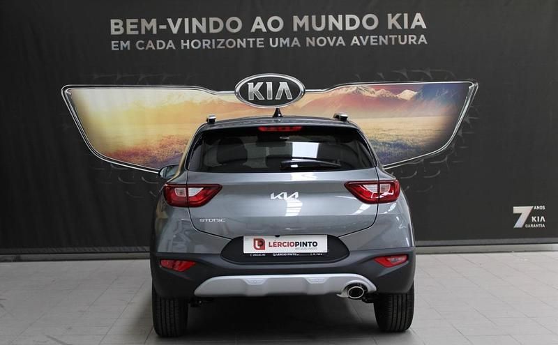 Usado Kia Stonic 84 HP (61 kW) 2024 Cinza SUV