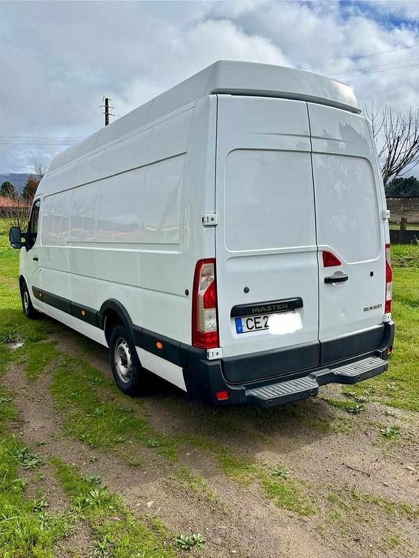 Usado Renault Master 145 HP (106 kW) 2022 Branco Monovolume