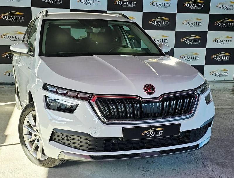 Usado Skoda Kamiq Ambition 110 HP (80 kW) 2023 Branco SUV