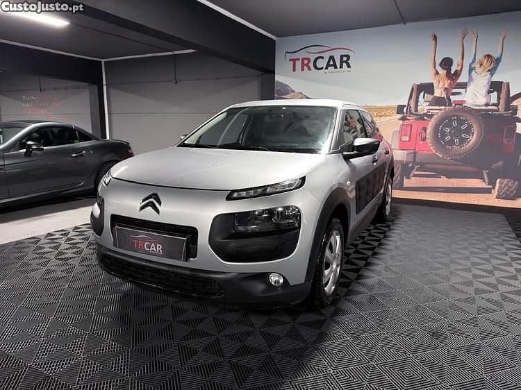 Cinza Usado 2015 Citroën C4 Cactus PureTech Citadino | € 8.990 (Bom preço) - Imagem 1/1