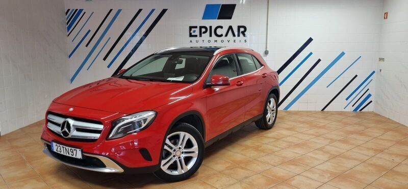 Vermelho Usado 2016 Mercedes GLA180 Urban SUV | € 21.200 (Preço justo) - Imagem 1/4